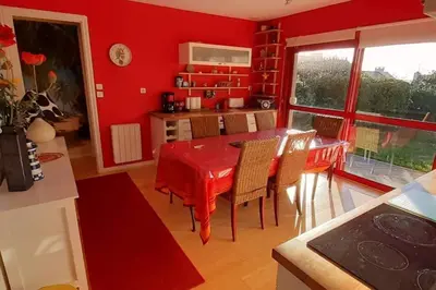 Cuisine ou kitchenette dans l'établissement un amour de maison