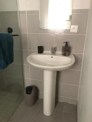 Salle de bains dans l'établissement Anne Sophie Chambre chez lhabitant