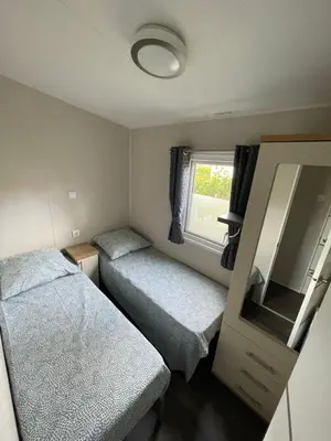Un ou plusieurs lits dans un hébergement de l'établissement Mobilhome 6 pers - 3 Ch-terrasse- Domaine de Kerlann