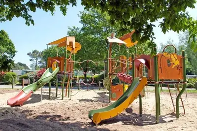 Aire de jeux pour enfants de l'établissement Mobilhome 6 pers - 3 Ch-terrasse- Domaine de Kerlann