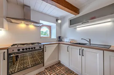 Cuisine ou kitchenette dans l'établissement Ty Forn - Maison à 10min des plages