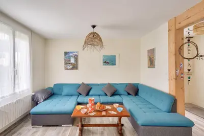 Coin salon dans l'établissement À 200m de la plage de Langoz - Maison pour 10