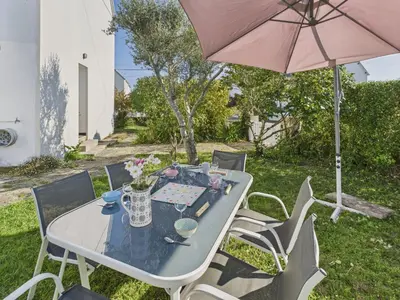 Jardin de l'établissement À 200m de la plage de Langoz - Maison pour 10