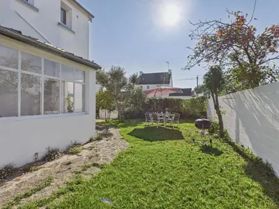 Jardin de l'établissement À 200m de la plage de Langoz - Maison pour 10