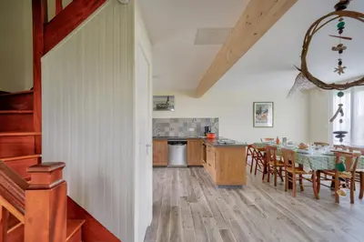 Cuisine ou kitchenette dans l'établissement À 200m de la plage de Langoz - Maison pour 10