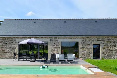 Piscine de l'établissement Domaine de Kerhastel ou située à proximité