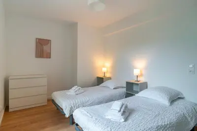 Un ou plusieurs lits dans un hébergement de l'établissement Trévarec au Cabellou - Appartement jardin sur la plage