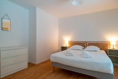 Un ou plusieurs lits dans un hébergement de l'établissement Trévarec au Cabellou - Appartement jardin sur la plage