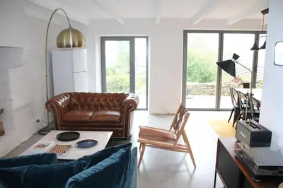 Coin salon dans l'établissement La Romance,vue mer, jardin et proche plage
