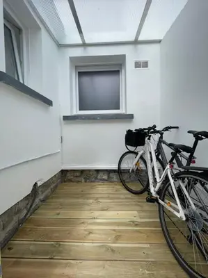 Vélo sur le terrain de l'établissement -Ty Léodele- maison Concarneau ou dans les environs