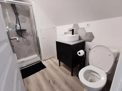 Salle de bains dans l'établissement * Ty cocon * wifi * parking * moderne *