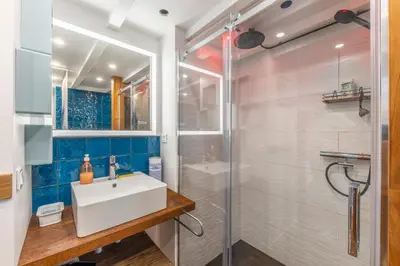 Salle de bains dans l'établissement Superbe chaumière en bord de mer