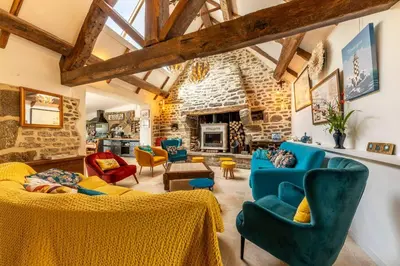 Coin salon dans l'établissement Superbe chaumière en bord de mer