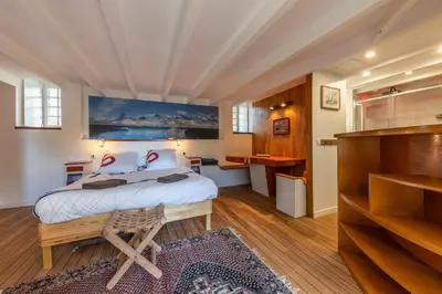 Un ou plusieurs lits dans un hébergement de l'établissement Superbe chaumière en bord de mer