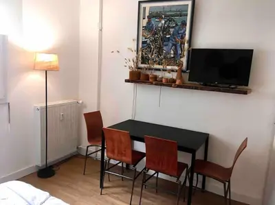 Télévision ou salle de divertissement dans l'établissement Studio au centre ville de Concarneau