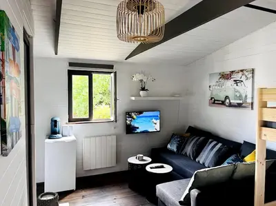 Coin salon dans l'établissement Chalet des Fées - Piscine