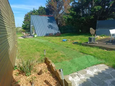 Jardin de l'établissement Cabane Tipi près du phare du Minou en pleine campagne GR34 vélo calme isolé ferme