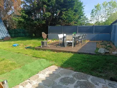 Jardin de l'établissement Cabane Tipi près du phare du Minou en pleine campagne GR34 vélo calme isolé ferme