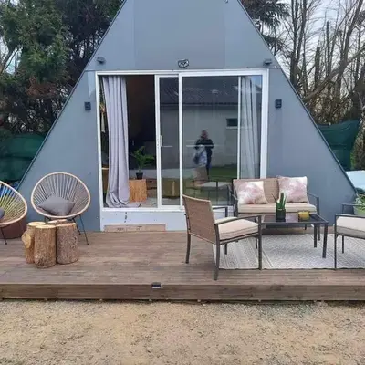 Cabane Tipi près du phare du Minou en pleine campagne GR34 vélo calme isolé ferme