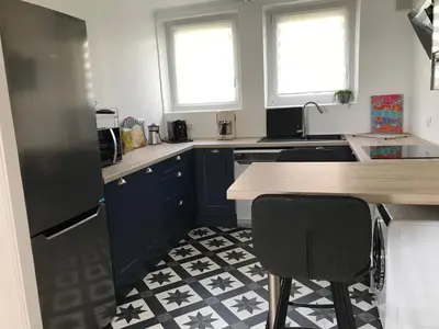 Cuisine ou kitchenette dans l'établissement Bel Appartement familial classé proche tram place de Strasbourg accès centre ville, plages