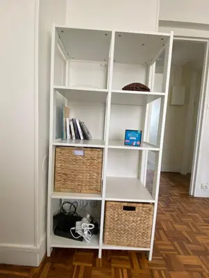 Bibliothèque dans l'appartement