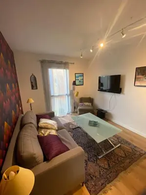 Télévision ou salle de divertissement dans l'établissement Logement entier tout confort dans maison neuve