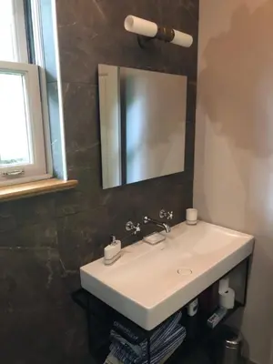 Salle de bains dans l'établissement Le Gîte du Château Kervolongar