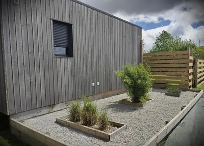 Jardin de l'établissement Cottage chaleureux avec Sauna & Jacuzzi