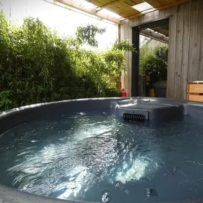 Cottage chaleureux avec Sauna & Jacuzzi