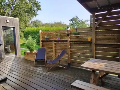 Jardin de l'établissement Chalet moderne, Jacuzzi & Cinéma