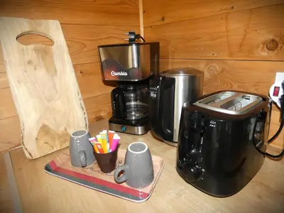 Plateau bouilloire dans l'établissement Chalet moderne, Jacuzzi & Cinéma