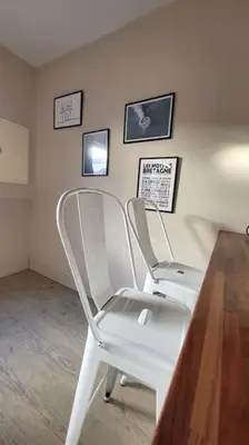 Télévision ou salle de divertissement dans l'établissement L'ESCAPADE BIGOUDENE - maison 300m de la plage