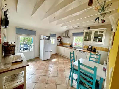 Cuisine ou kitchenette dans l'établissement 480-Villa des dunes de St Tugen