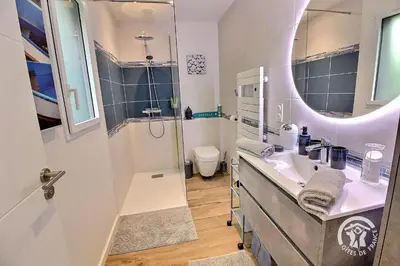 Salle de bains dans l'établissement Les meloines