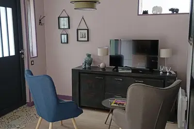 Télévision ou salle de divertissement dans l'établissement Location gîte Plestin les grèves