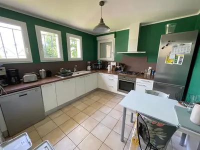 Cuisine ou kitchenette dans l'établissement Maison Mboa