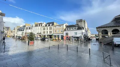 Vue générale sur Concarneau ou vue de la ville depuis l'appartement