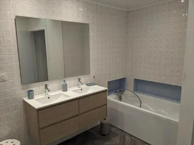 Salle de bains dans l'établissement Ty glaz- Piscine privé chauffé securisé -Plage 700m