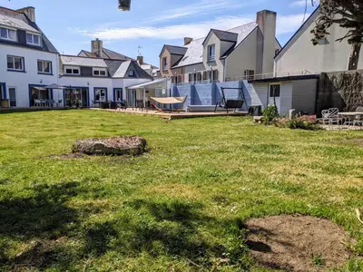 Jardin de l'établissement Ty glaz- Piscine privé chauffé securisé -Plage 700m