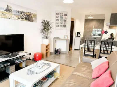 Cuisine ou kitchenette dans l'établissement Au gré des Vagues, vue mer, wifi, piscine chauffée