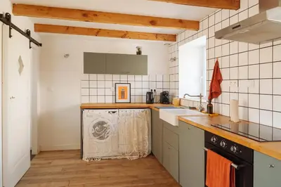 Cuisine ou kitchenette dans l'établissement Vacances à l'école !