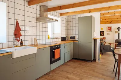 Cuisine ou kitchenette dans l'établissement Vacances à l'école !