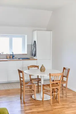 Cuisine ou kitchenette dans l'établissement Vacances à l'école !