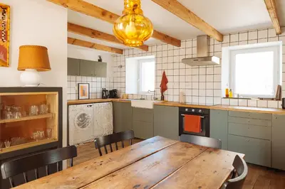 Cuisine ou kitchenette dans l'établissement Vacances à l'école !