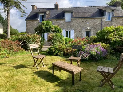 Jardin de l'établissement La Guillerette, authentique longère bretonne