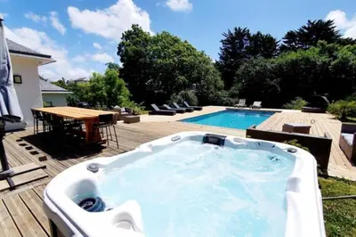 Piscine de l'établissement Villa des Abers vue mer, GR34, piscine chauffée ou située à proximité