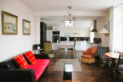 Cuisine ou kitchenette dans l'établissement L'Appartement du port, vue mer, jardin et parking