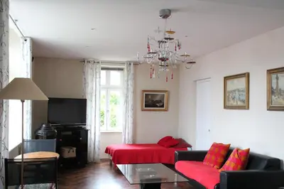 Télévision ou salle de divertissement dans l'établissement L'Appartement du port, vue mer, jardin et parking