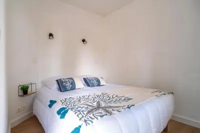 Un ou plusieurs lits dans un hébergement de l'établissement Sternoka - Appt avec vue mer avec piscine