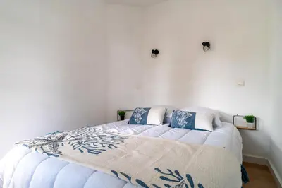 Un ou plusieurs lits dans un hébergement de l'établissement Sternoka - Appt avec vue mer avec piscine